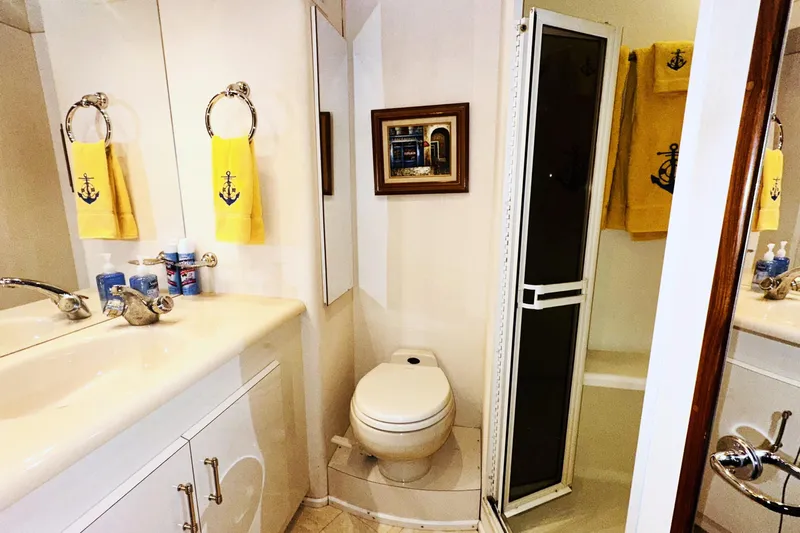 Least Expensive In The World Yacht Photos Pics Master Head Dec. 10, 2025