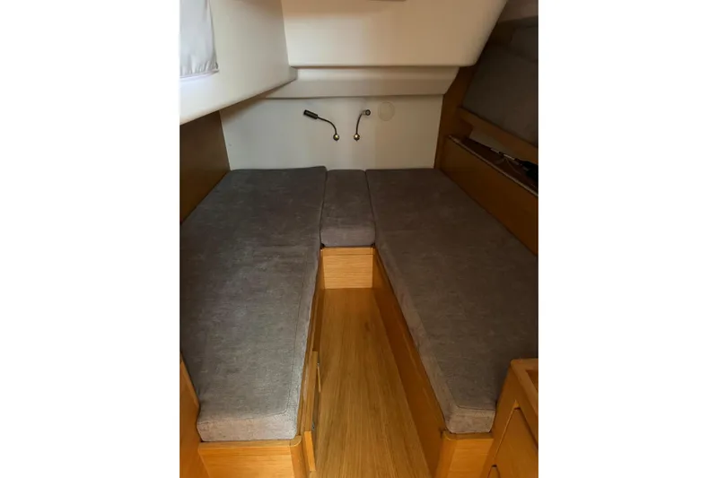 Build No.31 Yacht Photos Pics 2021 X-Yachts 4.6 interior cabin with twin beds and wooden finish.