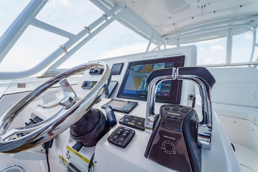 2014 Intrepid 390 Sport Yacht