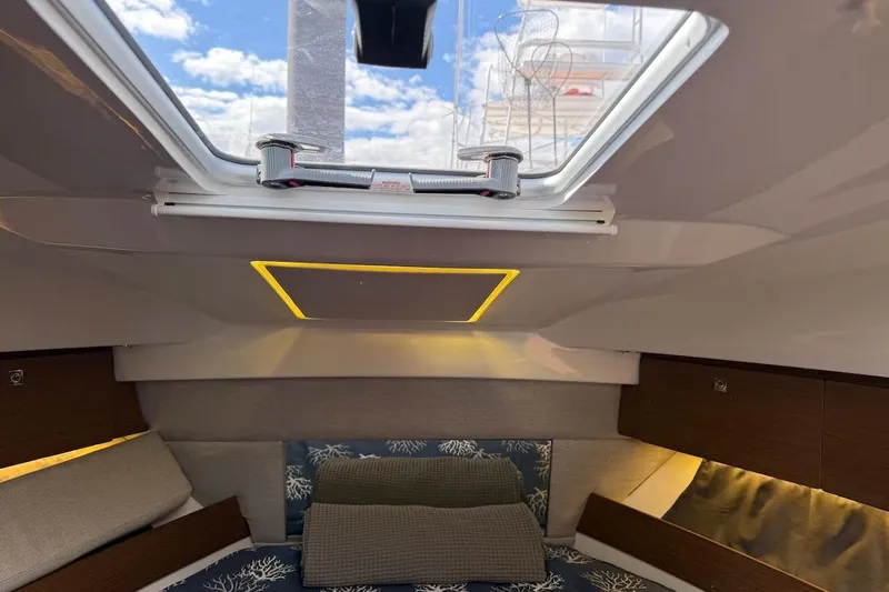 Pisces Yacht Photos Pics Interior cabin of 2021 Jeanneau NC 895 with skylight and modern design.
