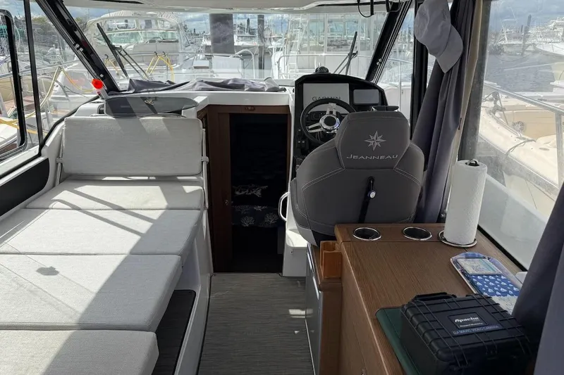 Pisces Yacht Photos Pics Interior of 2021 Jeanneau NC 895 boat with helm, seating, and navigation equipment.