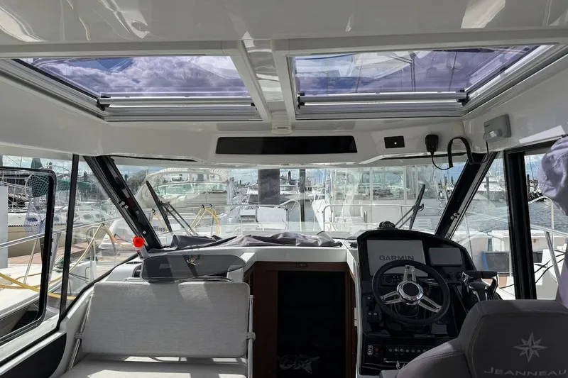 Pisces Yacht Photos Pics Interior view of 2021 Jeanneau NC 895 boat with helm and seating area.