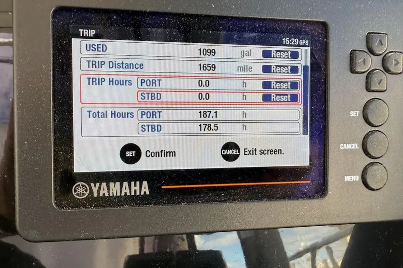 Pisces Yacht Photos Pics Yamaha boat display showing trip data for Jeanneau NC 895, 2021 model.