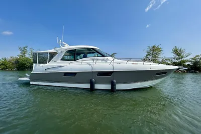 Cruisers Yachts 48 Cantius