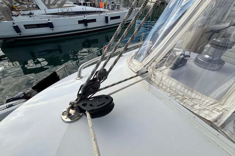  Yacht Photos Pics Sailing yacht Kelsall 58 KSS, 2009 model, with rigging and winch details.