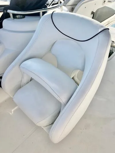 Yacht Photos Pics White leather seat on 2009 Meridian 391 Sedan boat.