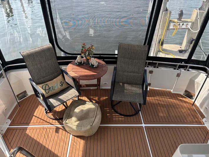  Yacht Photos Pics 2003 Carver 444 Cockpit Motor Yacht interior with chairs, table, and decorative items.