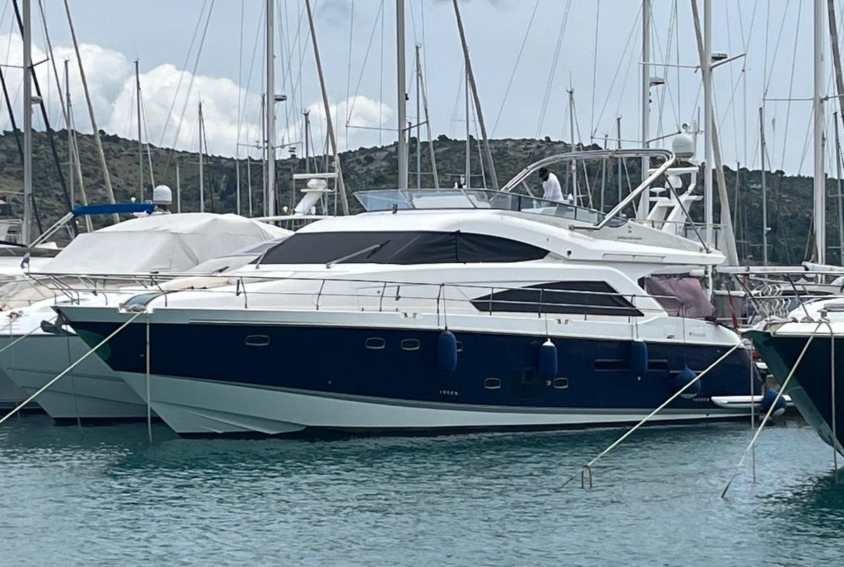 2010 Fairline 67 