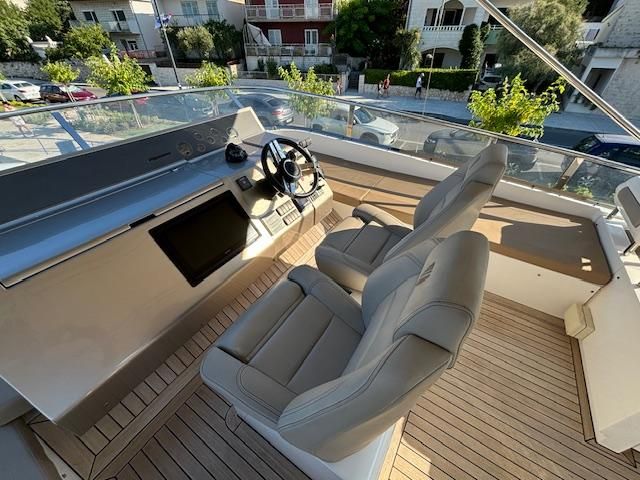 2010 Fairline 67 