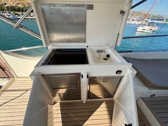 2010 Fairline 67 