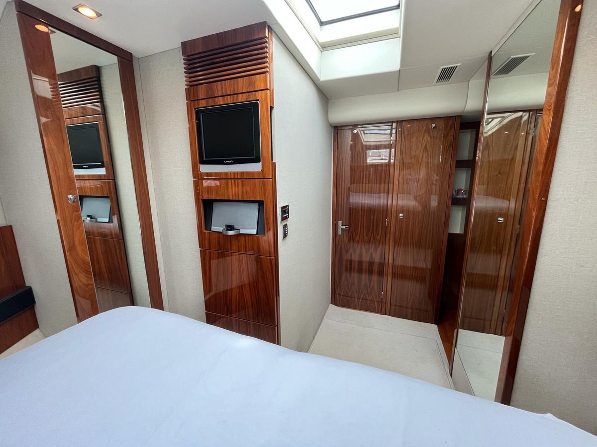 2010 Fairline 67 