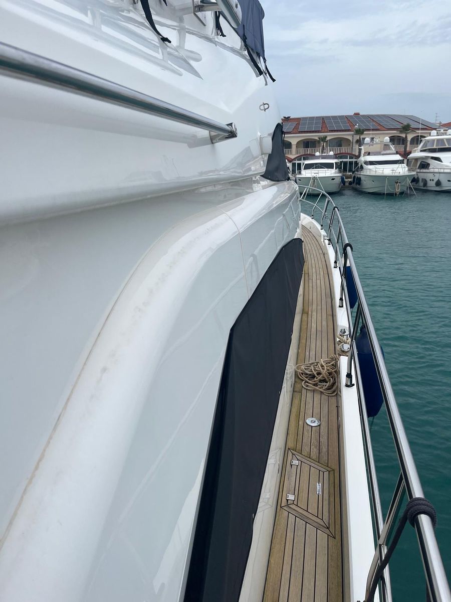 2010 Fairline 67 