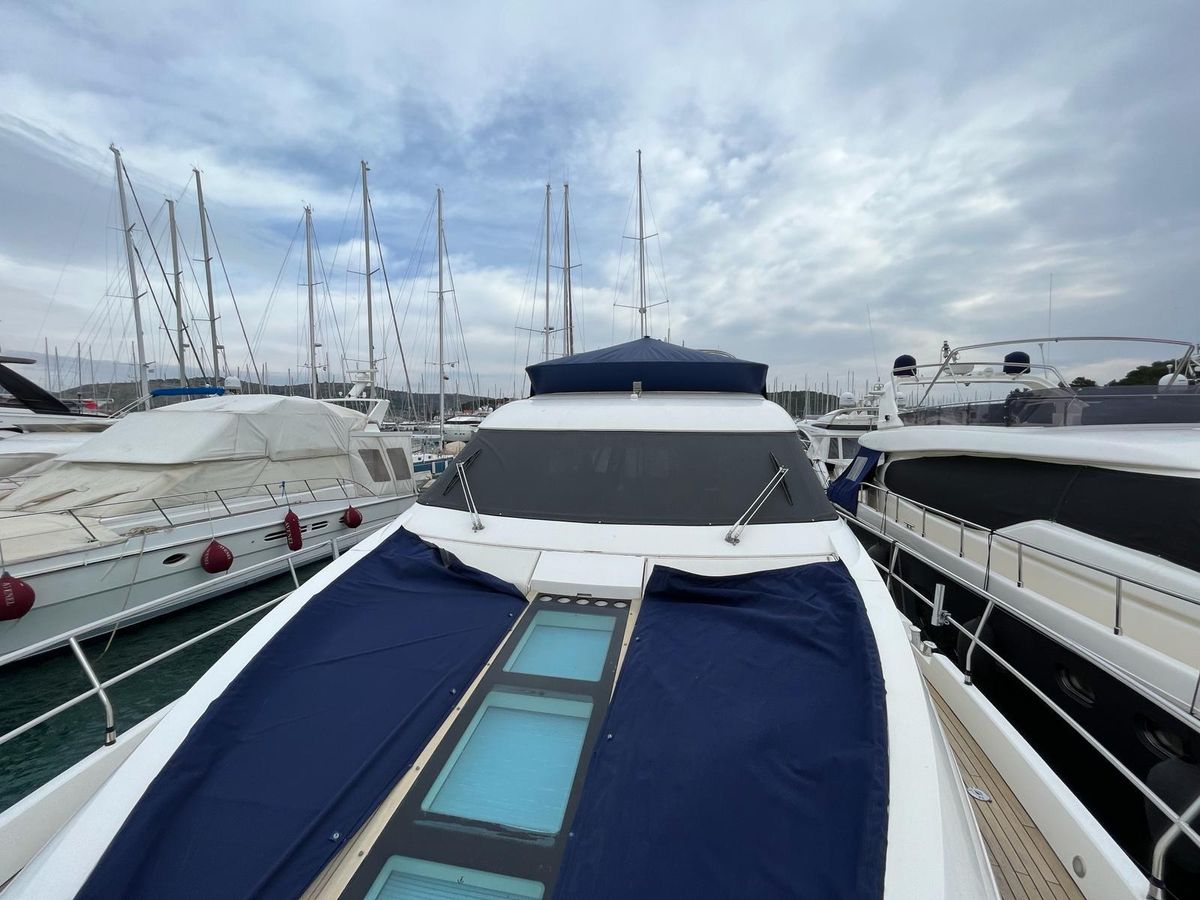 2010 Fairline 67 
