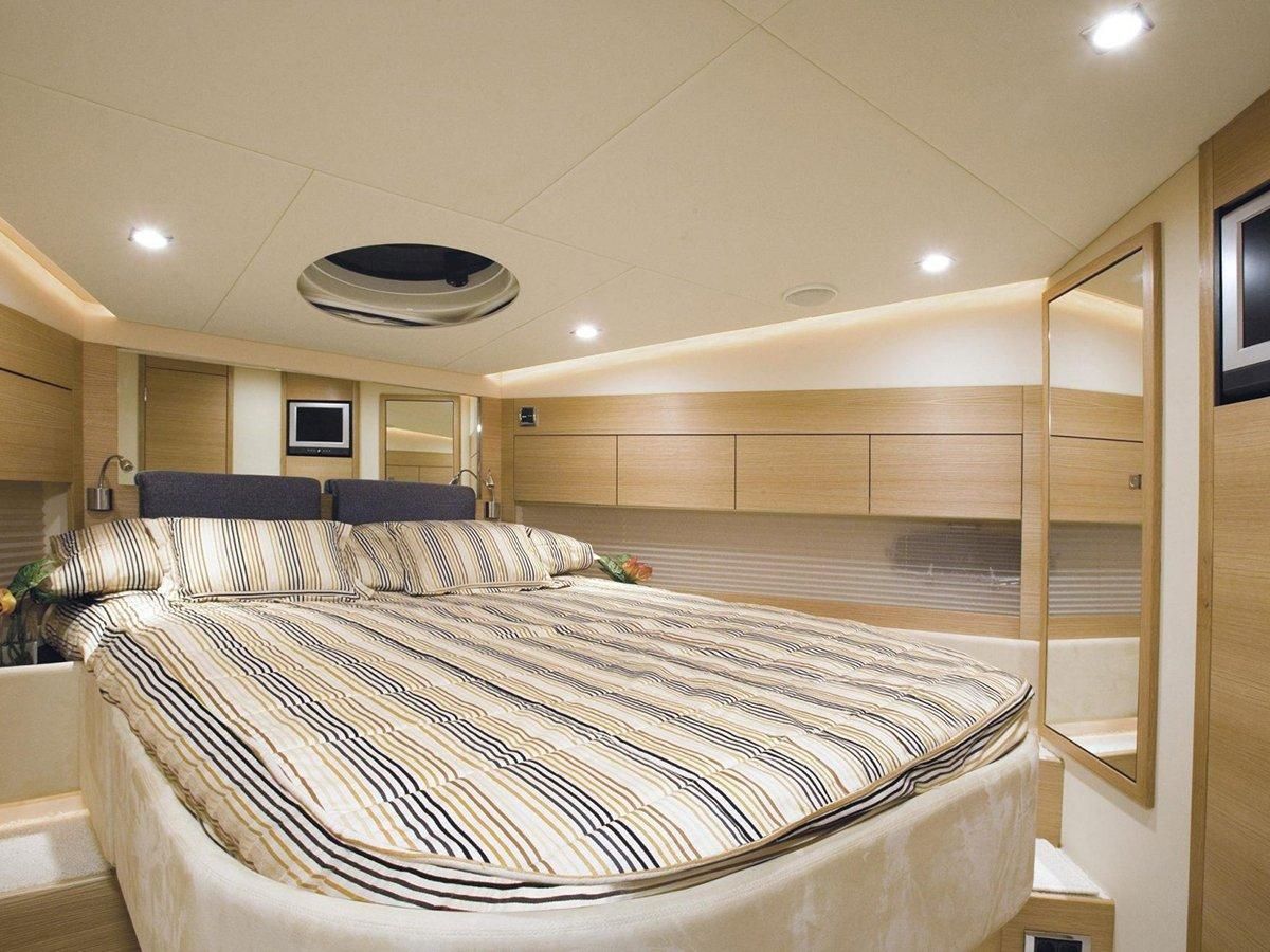 2011 Fairline 48 