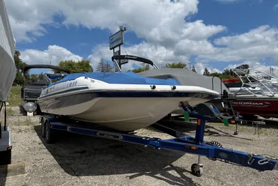 Hurricane Sun Deck Sport 201