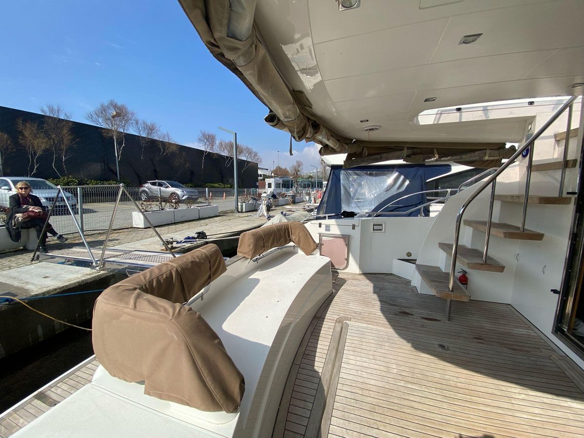 2011 Fairline 48 