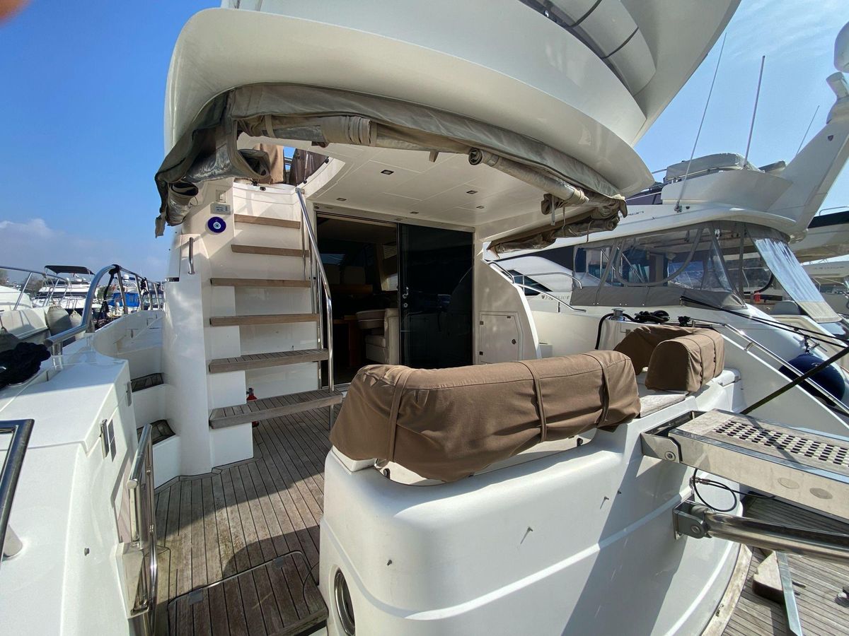 2011 Fairline 48 