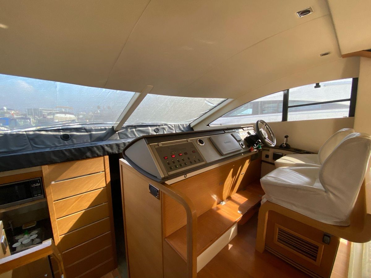 2011 Fairline 48 