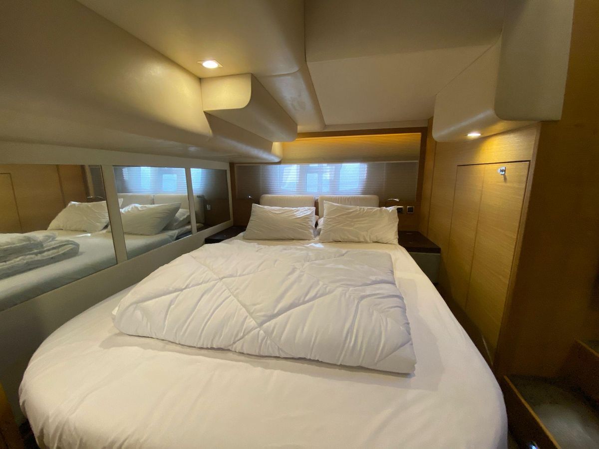 2011 Fairline 48 