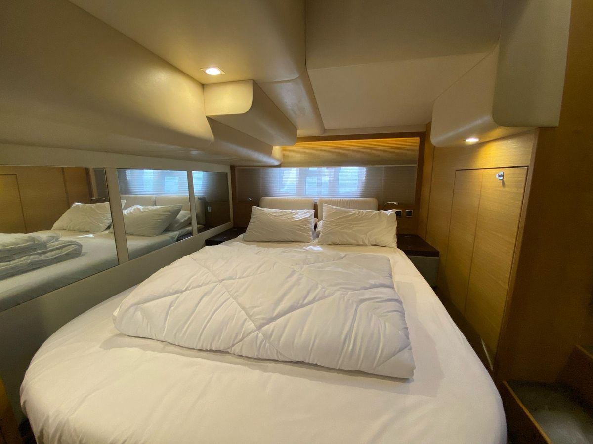 2011 Fairline 48 