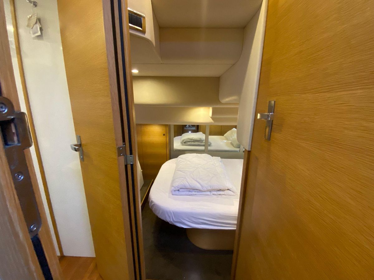 2011 Fairline 48 