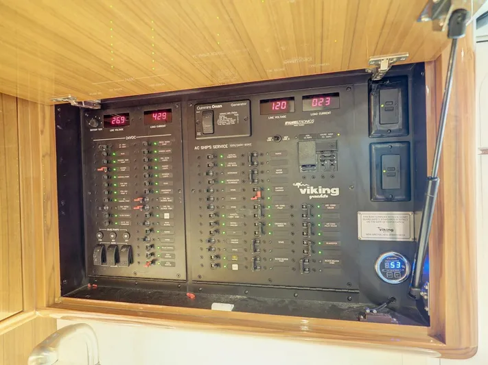 Leveled Up II Yacht Photos Pics 