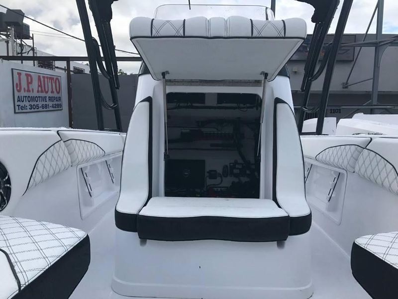 2018 Renegade 32 Cuddy