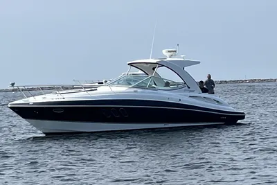 Cruisers Yachts 350 Express