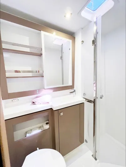  Yacht Photos Pics Modern bathroom on Fountaine Pajot Saona 47, year 2018.