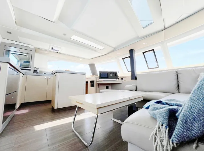  Yacht Photos Pics Interior of 2018 Fountaine Pajot Saona 47 yacht.