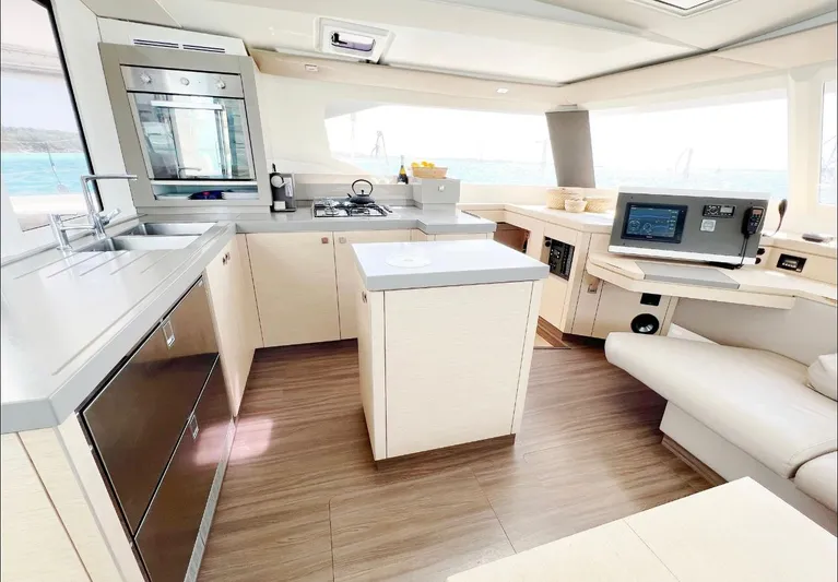  Yacht Photos Pics Interior of 2018 Fountaine Pajot Saona 47 yacht.