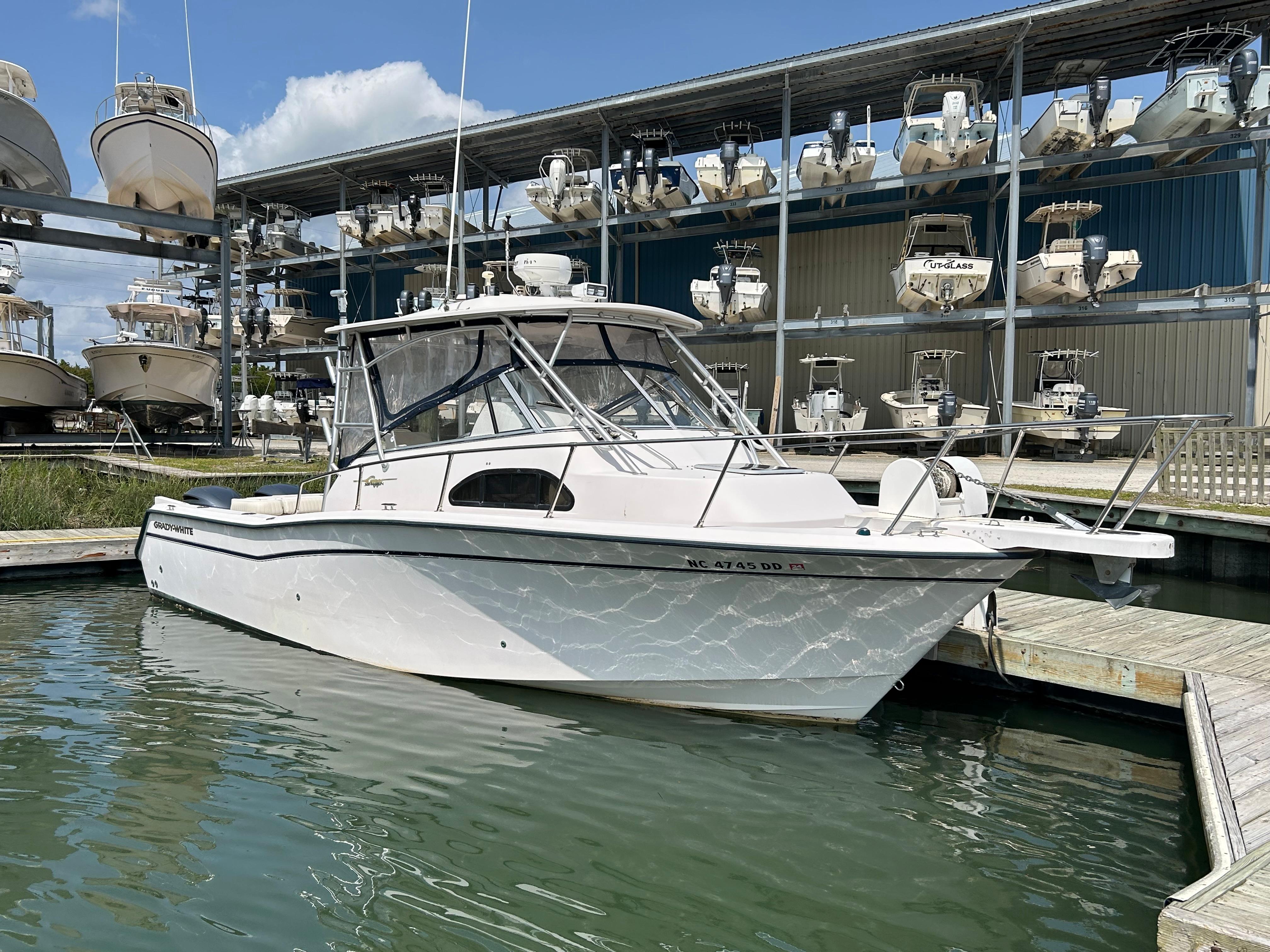 2004 GradyWhite 300 Marlin Cuddy Cabin for sale YachtWorld