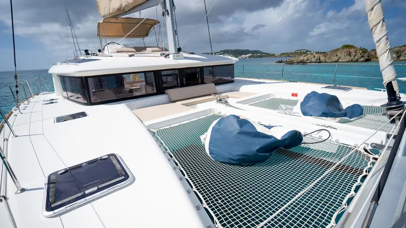 Altair Yacht Photos Pics 2018 Lagoon 450 F catamaran on ocean, featuring spacious deck and netting.