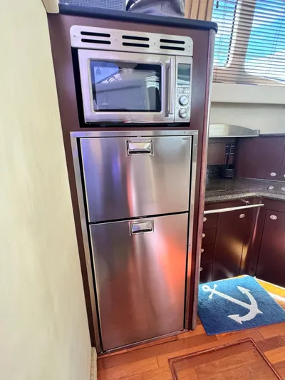  Yacht Photos Pics 2007 Sea Ray 44 Sedan Bridge kitchen with stainless steel appliances and microwave.