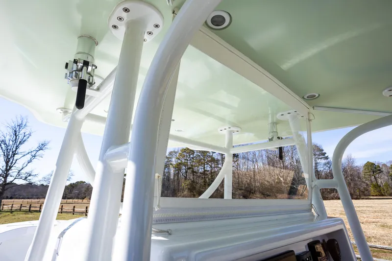 Hot Rod Yacht Photos Pics 2005 French Yachts 34 Center Console, interior view with structural details.