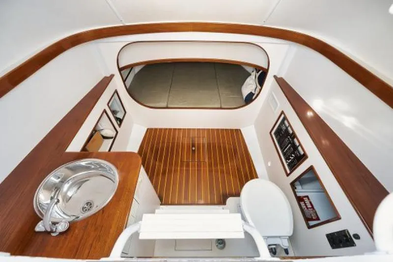 Kingfisher Yacht Photos Pics Cabin-Forward View