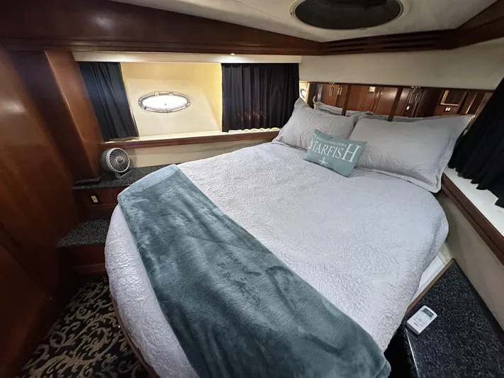 Bootlegger Yacht Photos Pics Luxurious bedroom in 1999 Carver 530 Voyager Pilothouse yacht with cozy bedding and elegant decor.