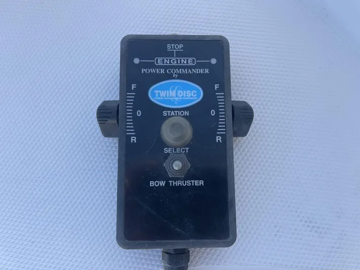 Bootlegger Yacht Photos Pics Control panel for Twin Disc engine power commander on 1999 Carver 530 Voyager Pilothouse.