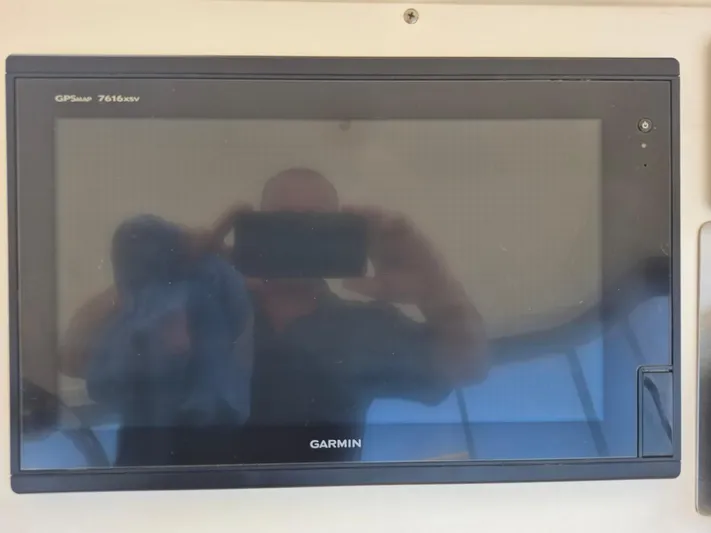 Freebyrd II Yacht Photos Pics Garmin GPSmap 7616xsv display on 2002 Silverton 38 Convertible boat dashboard.