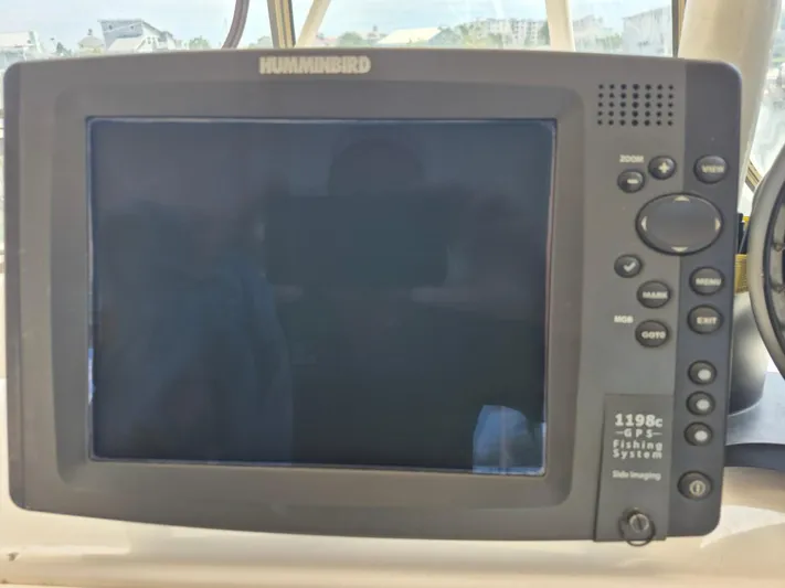 Freebyrd II Yacht Photos Pics Humminbird 1198c GPS Fishing System on 2002 Silverton 38 Convertible boat.