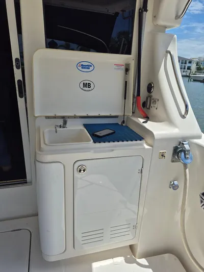 Freebyrd II Yacht Photos Pics Outdoor sink and storage on a 2002 Silverton 38 Convertible yacht.