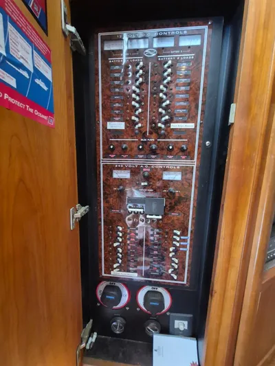 Freebyrd II Yacht Photos Pics Electrical control panel on a 2002 Silverton 38 Convertible boat.