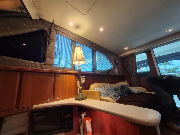 Freebyrd II Yacht Photos Pics Interior of 2002 Silverton 38 Convertible yacht with cozy seating and elegant decor.