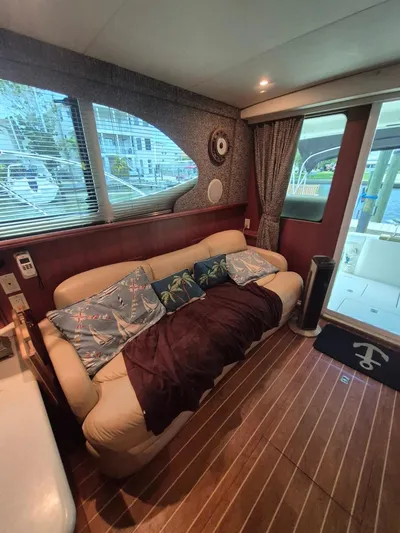 Freebyrd II Yacht Photos Pics Interior of 2002 Silverton 38 Convertible yacht with cozy seating and nautical decor.