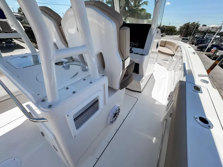  Yacht Photos Pics Edgewater 325CC 2025 boat interior with seating and control panel, showcasing modern design.