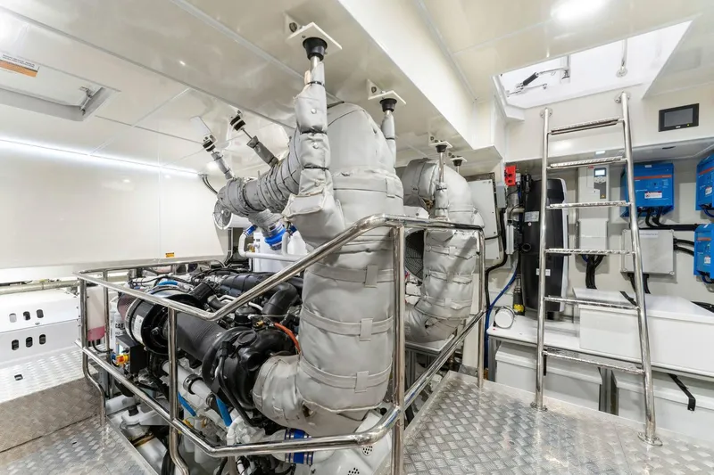 95 Pearl Yacht Photos Pics 