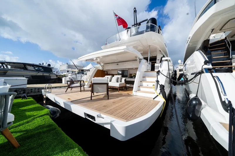95 Pearl Yacht Photos Pics 