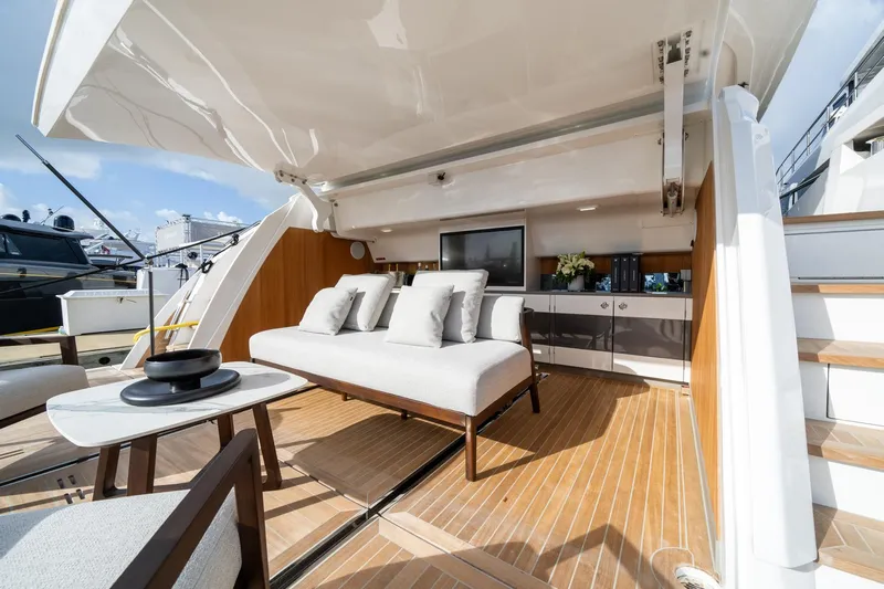 95 Pearl Yacht Photos Pics 