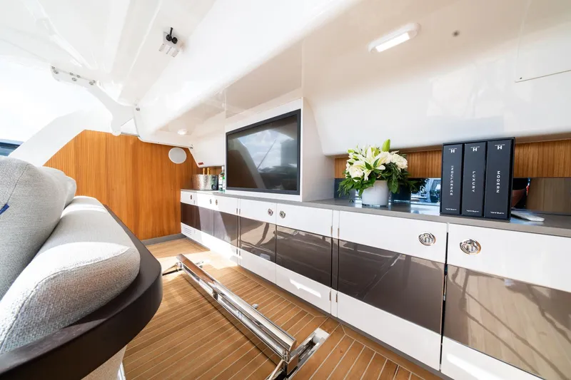 95 Pearl Yacht Photos Pics 