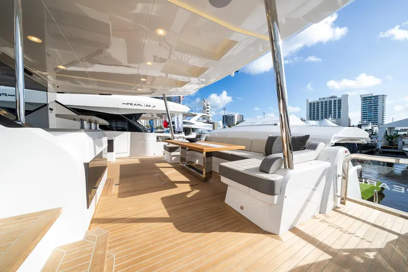 95 Pearl Yacht Photos Pics 